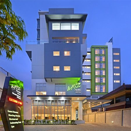Whiz Prime Hotel Basuki Rahmat Malang Luaran gambar