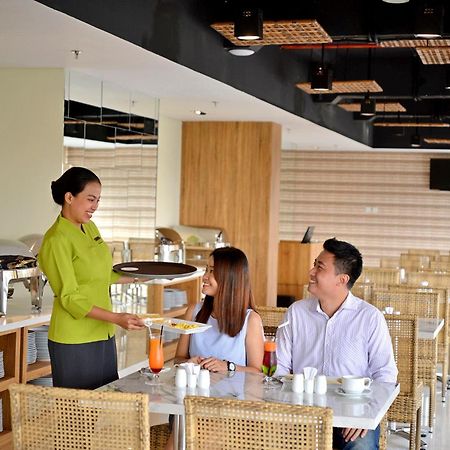 Whiz Prime Hotel Basuki Rahmat Malang Luaran gambar
