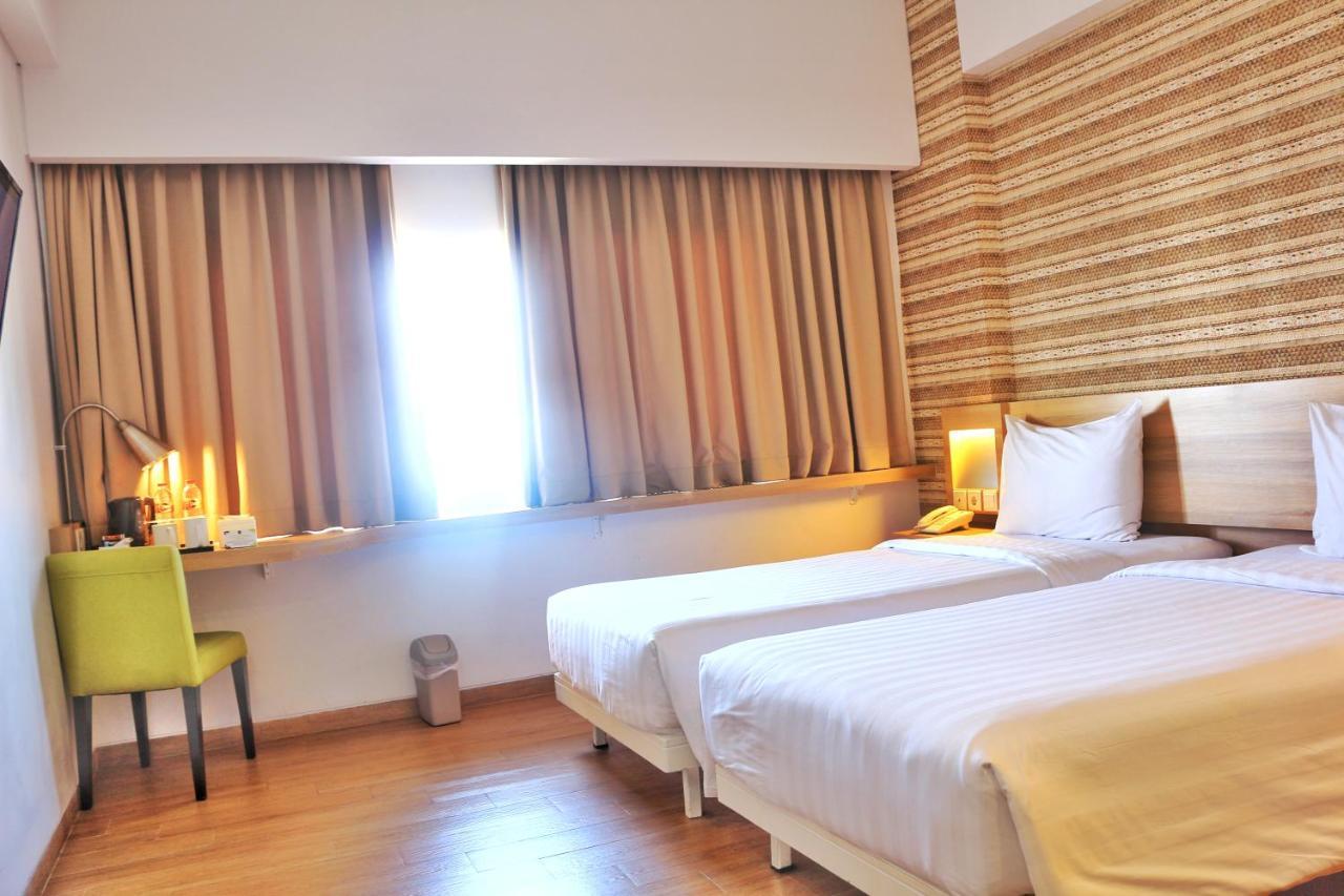 Whiz Prime Hotel Basuki Rahmat Malang Luaran gambar