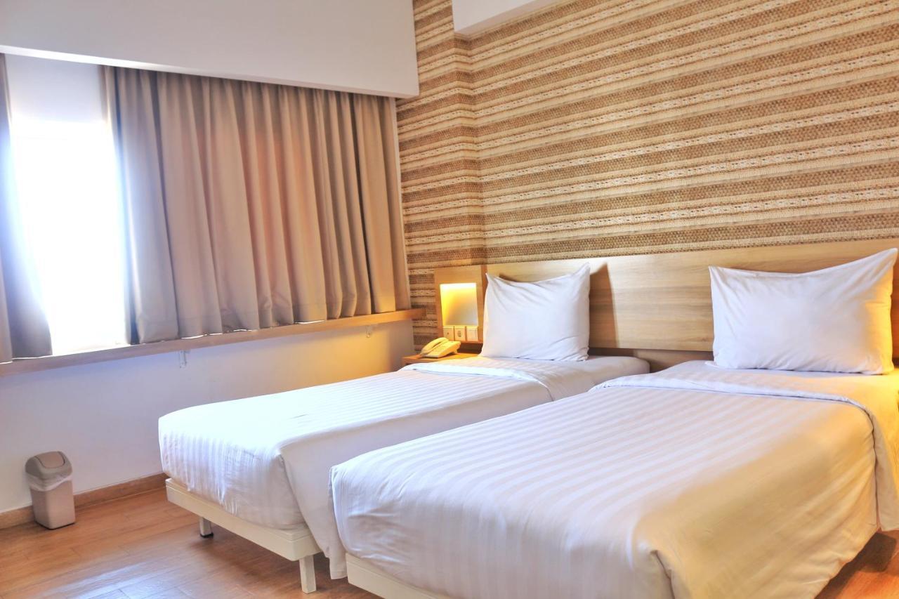Whiz Prime Hotel Basuki Rahmat Malang Luaran gambar