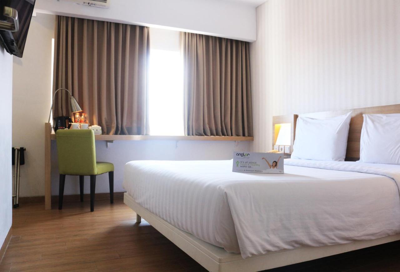 Whiz Prime Hotel Basuki Rahmat Malang Luaran gambar