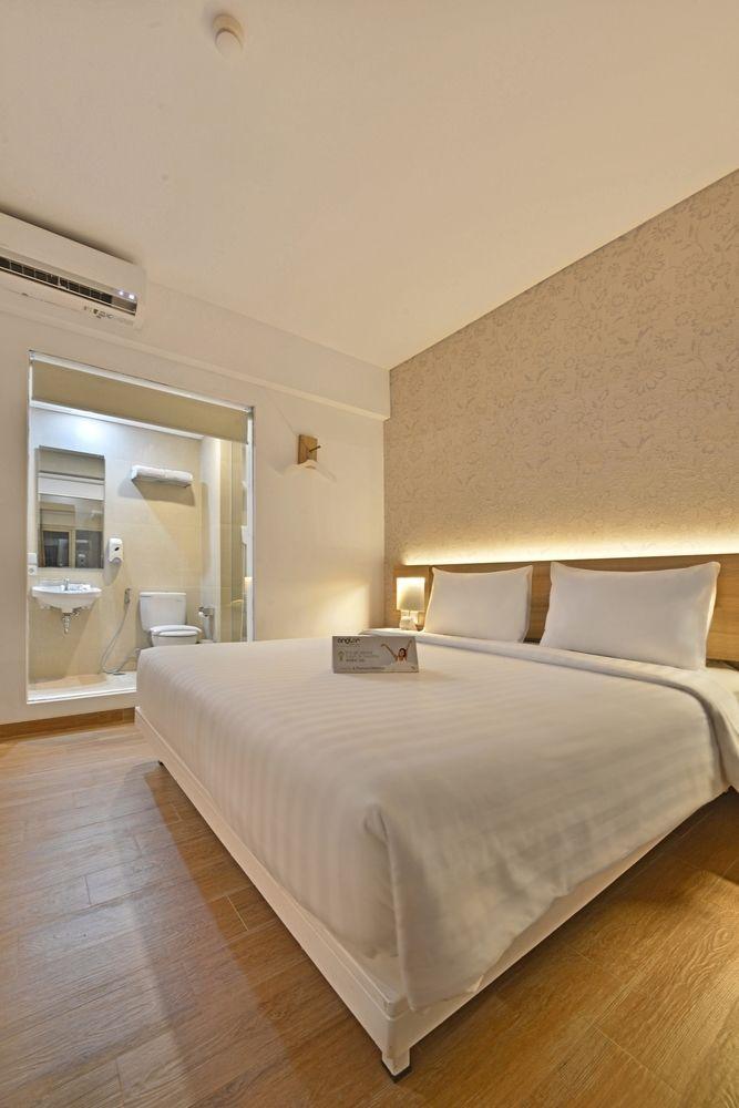 Whiz Prime Hotel Basuki Rahmat Malang Luaran gambar