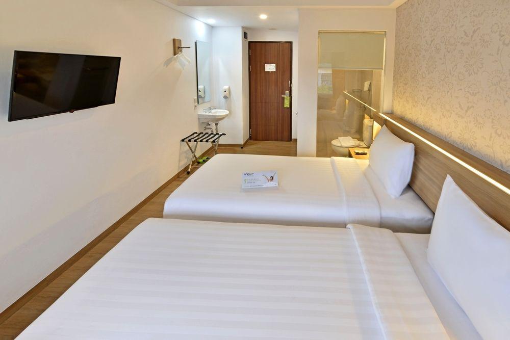 Whiz Prime Hotel Basuki Rahmat Malang Luaran gambar