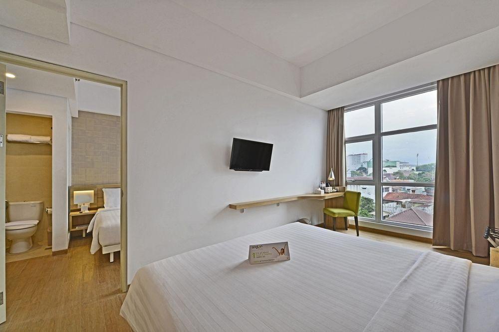 Whiz Prime Hotel Basuki Rahmat Malang Luaran gambar