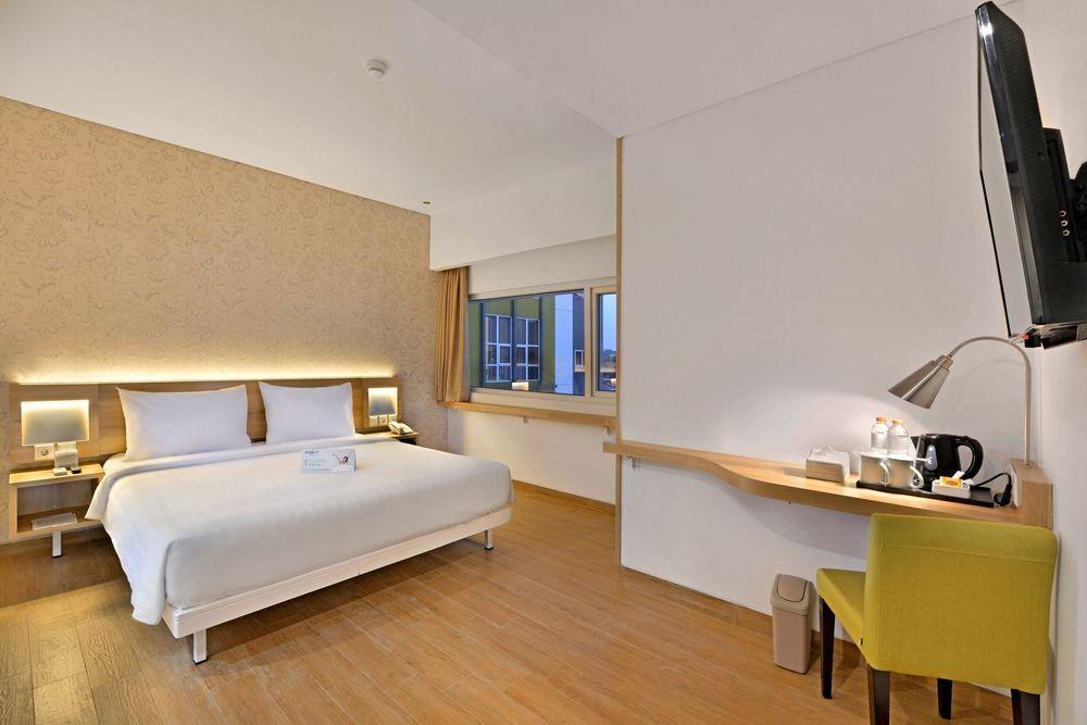 Whiz Prime Hotel Basuki Rahmat Malang Luaran gambar