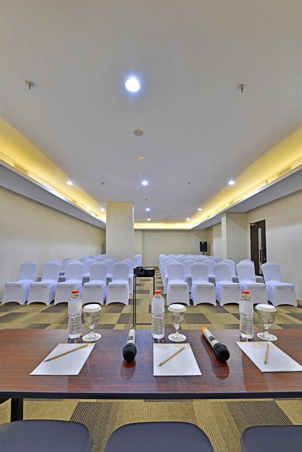 Whiz Prime Hotel Basuki Rahmat Malang Luaran gambar