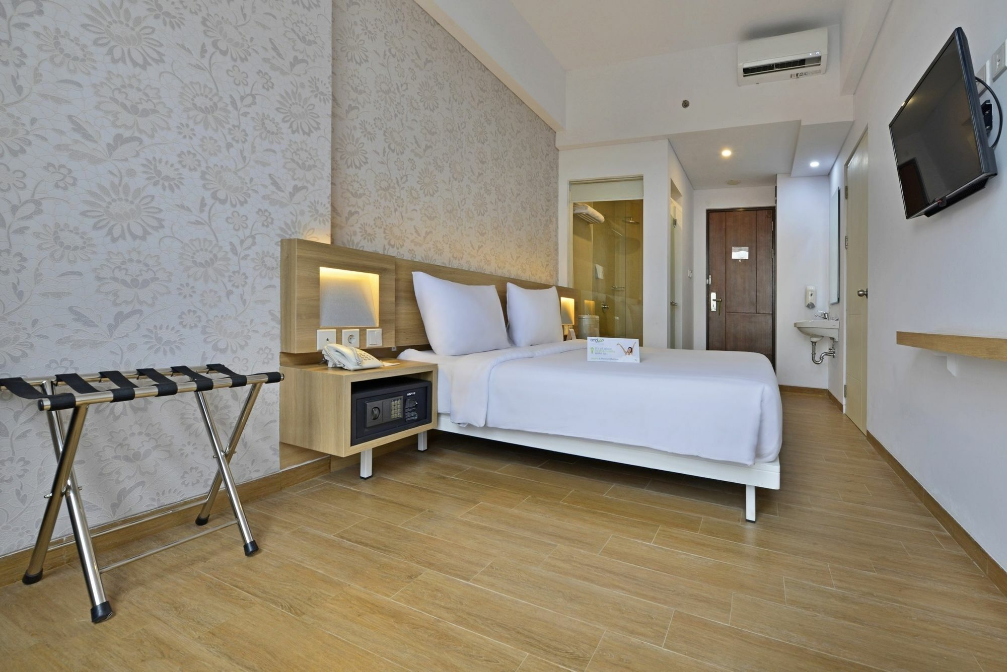 Whiz Prime Hotel Basuki Rahmat Malang Luaran gambar