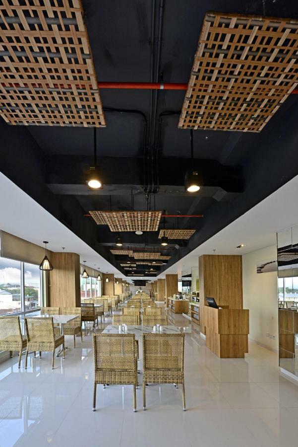 Whiz Prime Hotel Basuki Rahmat Malang Luaran gambar